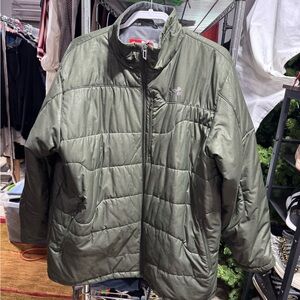 Under Armour Green Puffer Jacket with Quilted Design